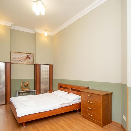 Apartamento Простора 3 Кімнатна Біля Майдану Незалежності Kiev Exterior foto